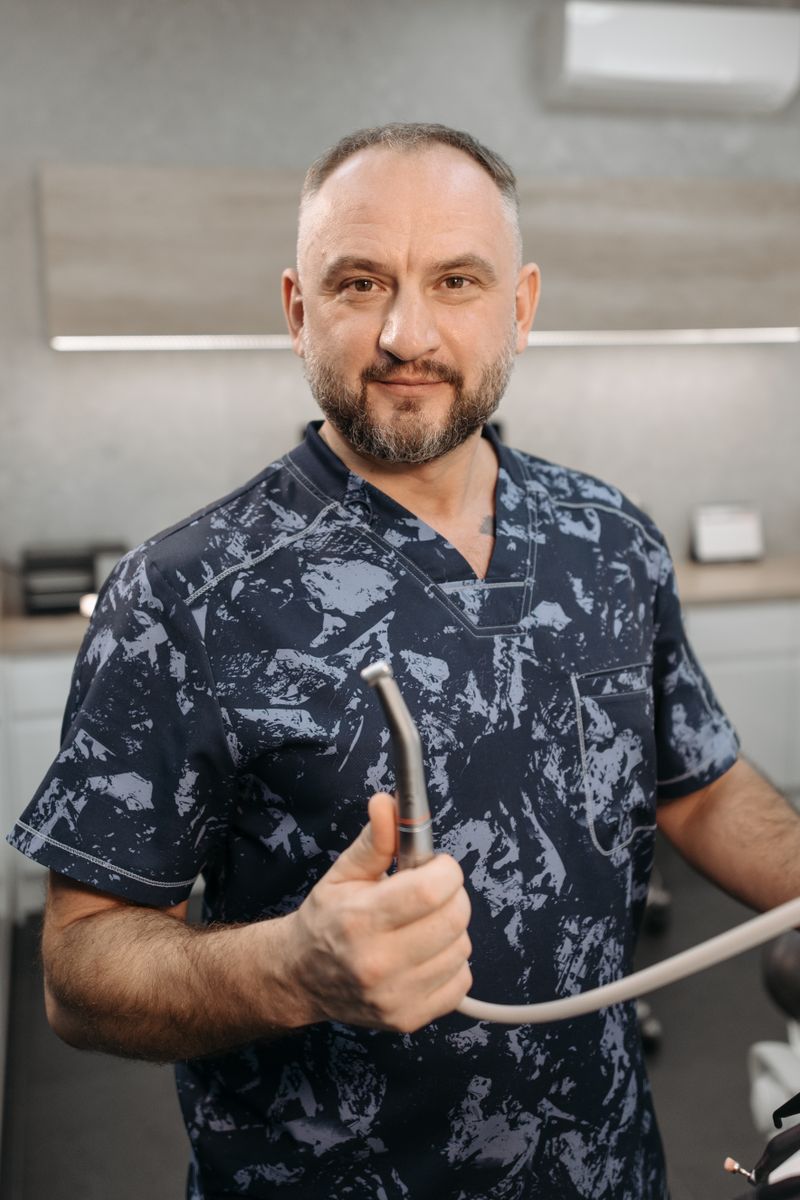 Dr. Rohan Mehta, Dentist